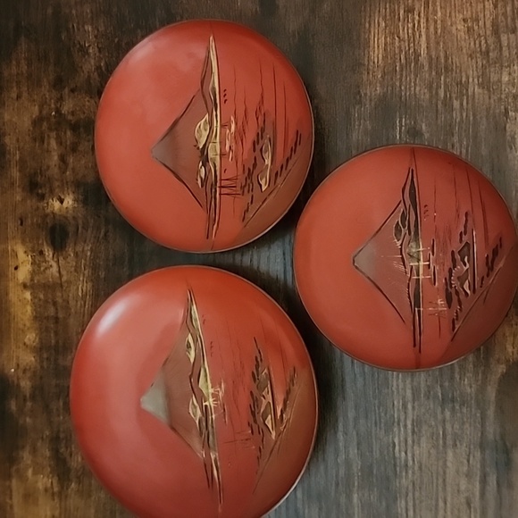 Vintage Japanese Laquerware Bowl Set with Mountain Design - Picture 3 of 11